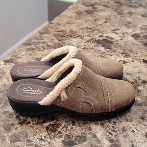 Clarks Bendable Woman's Clogs Size 6